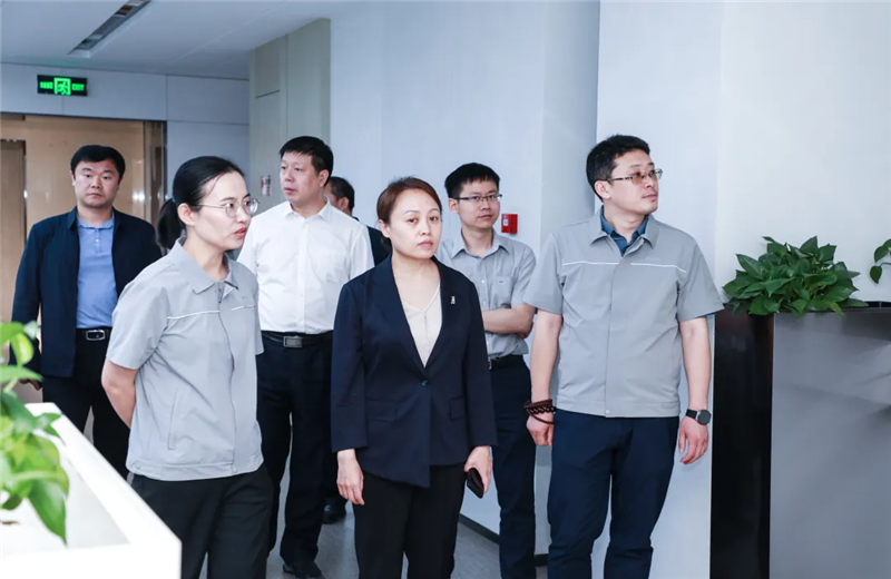 2023年5月15日，河北建材职业技术学院党委书记张明莉一行到北京集团进行校企合作交流。